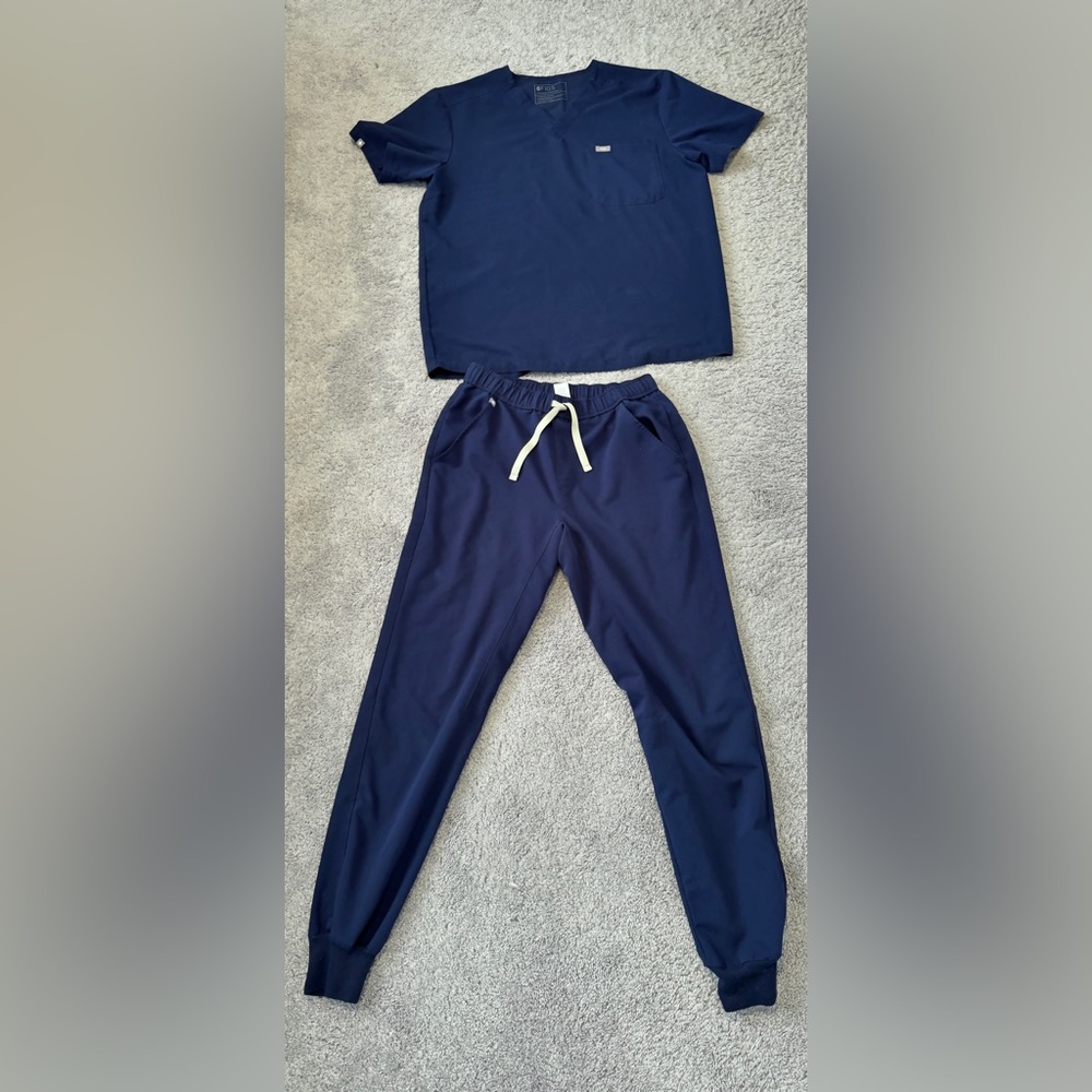 Figs Scrubs Leon Top Slim Tansen Jogger Pants
Size Small